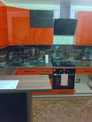 Кухня зі скіналі оранжево-сіра 1362 фото